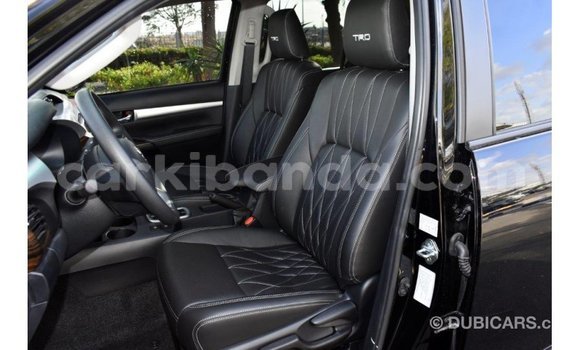Nunua Imported Toyota Hilux Nyeusi Gari ndani ya Import - Dubai nchini Uganda Nunua Imported Toyota Hilux Nyeusi Gari ndani ya Import - Dubai nchini Uganda