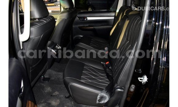 Nunua Imported Toyota Hilux Nyeusi Gari ndani ya Import - Dubai nchini Uganda Nunua Imported Toyota Hilux Nyeusi Gari ndani ya Import - Dubai nchini Uganda