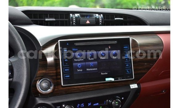 Nunua Imported Toyota Hilux Nyeusi Gari ndani ya Import - Dubai nchini Uganda Nunua Imported Toyota Hilux Nyeusi Gari ndani ya Import - Dubai nchini Uganda