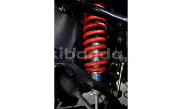 Nunua Imported Toyota Hilux Nyeusi Gari ndani ya Import - Dubai nchini Uganda Nunua Imported Toyota Hilux Nyeusi Gari ndani ya Import - Dubai nchini Uganda