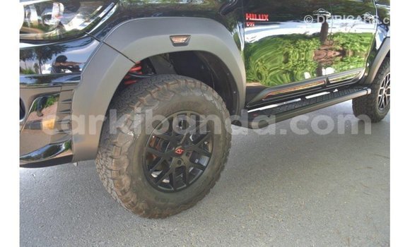 Nunua Imported Toyota Hilux Nyeusi Gari ndani ya Import - Dubai nchini Uganda Nunua Imported Toyota Hilux Nyeusi Gari ndani ya Import - Dubai nchini Uganda