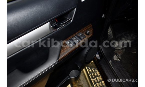 Nunua Imported Toyota Hilux Nyeusi Gari ndani ya Import - Dubai nchini Uganda Nunua Imported Toyota Hilux Nyeusi Gari ndani ya Import - Dubai nchini Uganda