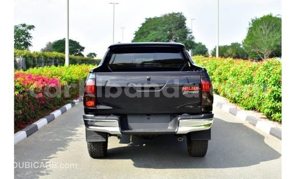 Nunua Imported Toyota Hilux Nyeusi Gari ndani ya Import - Dubai nchini Uganda Nunua Imported Toyota Hilux Nyeusi Gari ndani ya Import - Dubai nchini Uganda