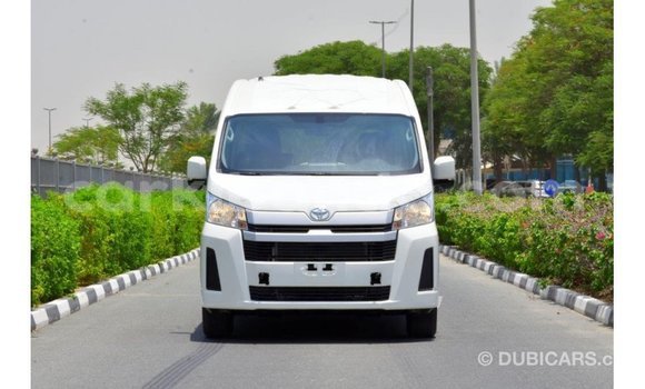 Nunua Imported Toyota Hiace Nyeupe Gari ndani ya Import - Dubai nchini Uganda Nunua Imported Toyota Hiace Nyeupe Gari ndani ya Import - Dubai nchini Uganda