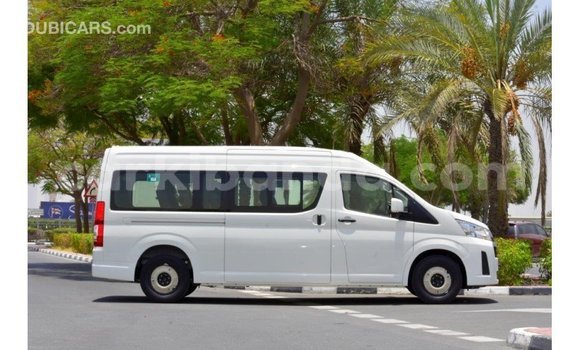 Nunua Imported Toyota Hiace Nyeupe Gari ndani ya Import - Dubai nchini Uganda Nunua Imported Toyota Hiace Nyeupe Gari ndani ya Import - Dubai nchini Uganda