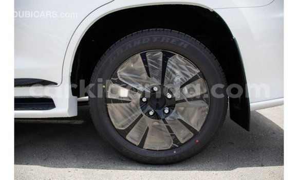 Acheter Import Voiture Lexus LX Blanc à Import - Dubai, Ouganda Acheter Import Voiture Lexus LX Blanc à Import - Dubai, Ouganda