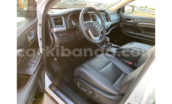 Buy Import Toyota Highlander White Car in Import - Dubai in Uganda Buy Import Toyota Highlander White Car in Import - Dubai in Uganda