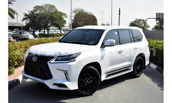 Acheter Import Voiture Lexus LX Blanc à Import - Dubai, Ouganda Acheter Import Voiture Lexus LX Blanc à Import - Dubai, Ouganda