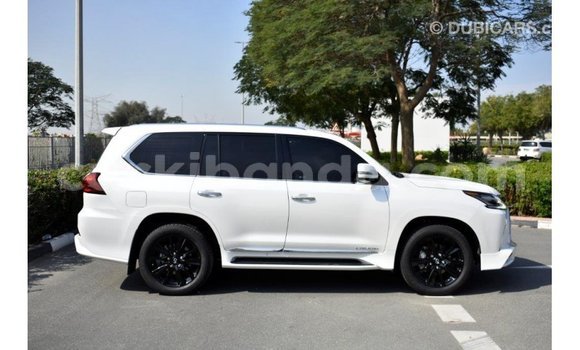 Acheter Import Voiture Lexus LX Blanc à Import - Dubai, Ouganda Acheter Import Voiture Lexus LX Blanc à Import - Dubai, Ouganda