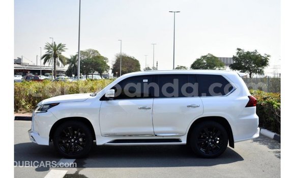 Acheter Import Voiture Lexus LX Blanc à Import - Dubai, Ouganda Acheter Import Voiture Lexus LX Blanc à Import - Dubai, Ouganda