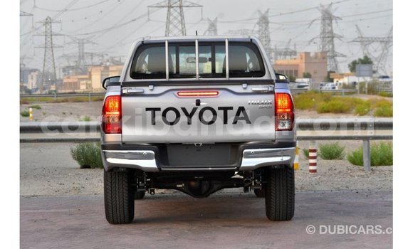 Nunua Imported Toyota Hilux Nyingine Gari ndani ya Import - Dubai nchini Uganda Nunua Imported Toyota Hilux Nyingine Gari ndani ya Import - Dubai nchini Uganda