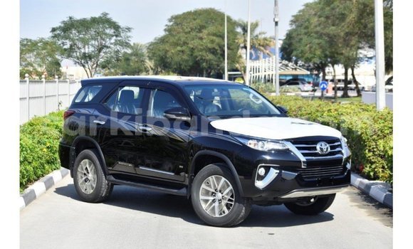 Nunua Imported Toyota Fortuner Nyeusi Gari ndani ya Import - Dubai nchini Uganda Nunua Imported Toyota Fortuner Nyeusi Gari ndani ya Import - Dubai nchini Uganda
