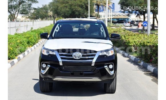 Nunua Imported Toyota Fortuner Nyeusi Gari ndani ya Import - Dubai nchini Uganda Nunua Imported Toyota Fortuner Nyeusi Gari ndani ya Import - Dubai nchini Uganda