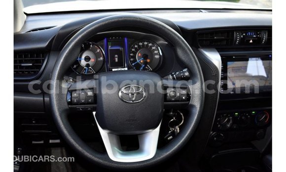 Nunua Imported Toyota Fortuner Nyeusi Gari ndani ya Import - Dubai nchini Uganda Nunua Imported Toyota Fortuner Nyeusi Gari ndani ya Import - Dubai nchini Uganda