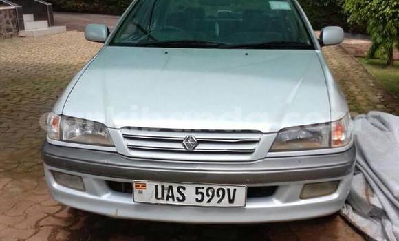 Gura Yakoze Toyota Premio Silver Imodoka i Kampala mu Uganda Gura Yakoze Toyota Premio Silver Imodoka i Kampala mu Uganda