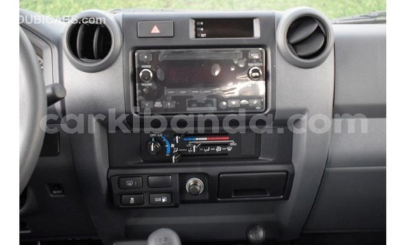 Acheter Import Voiture Toyota Land Cruiser Blanc à Import - Dubai, Ouganda Acheter Import Voiture Toyota Land Cruiser Blanc à Import - Dubai, Ouganda