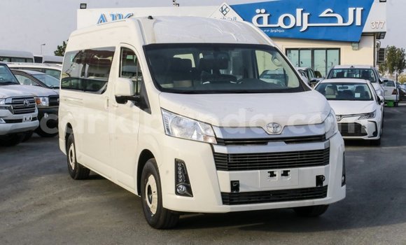 Acheter Import Voiture Toyota Hiace Blanc à Import - Dubai, Ouganda Acheter Import Voiture Toyota Hiace Blanc à Import - Dubai, Ouganda