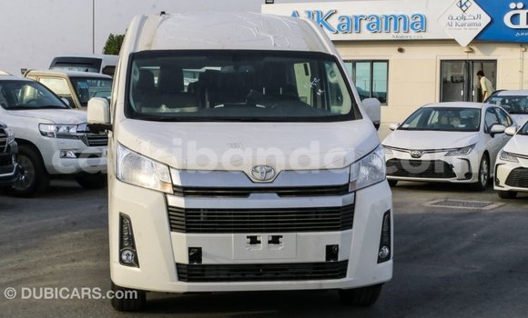 Acheter Import Voiture Toyota Hiace Blanc à Import - Dubai, Ouganda Acheter Import Voiture Toyota Hiace Blanc à Import - Dubai, Ouganda