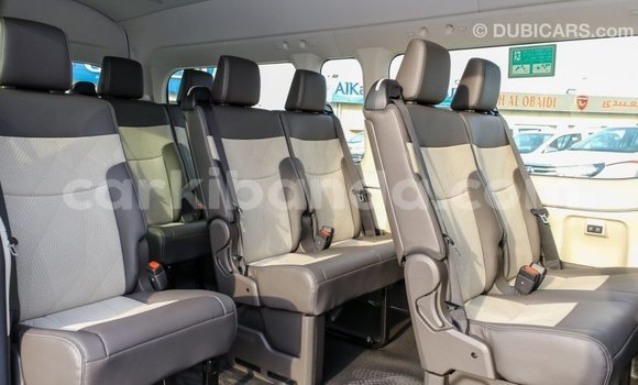 Acheter Import Voiture Toyota Hiace Blanc à Import - Dubai, Ouganda Acheter Import Voiture Toyota Hiace Blanc à Import - Dubai, Ouganda