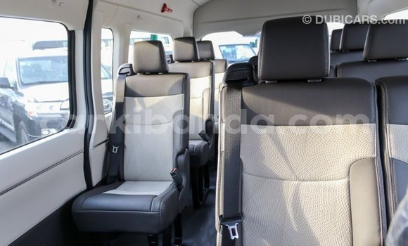 Acheter Import Voiture Toyota Hiace Blanc à Import - Dubai, Ouganda Acheter Import Voiture Toyota Hiace Blanc à Import - Dubai, Ouganda