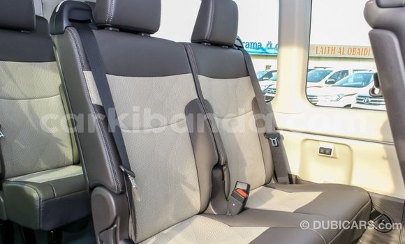 Acheter Import Voiture Toyota Hiace Blanc à Import - Dubai, Ouganda Acheter Import Voiture Toyota Hiace Blanc à Import - Dubai, Ouganda