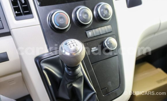 Acheter Import Voiture Toyota Hiace Blanc à Import - Dubai, Ouganda Acheter Import Voiture Toyota Hiace Blanc à Import - Dubai, Ouganda