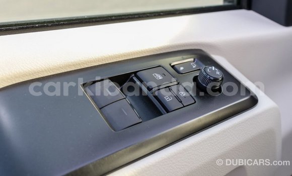 Acheter Import Voiture Toyota Hiace Blanc à Import - Dubai, Ouganda Acheter Import Voiture Toyota Hiace Blanc à Import - Dubai, Ouganda