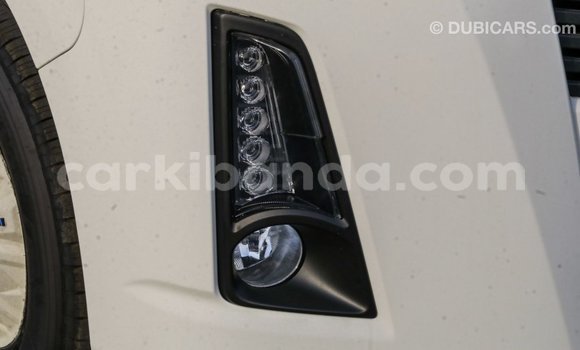 Acheter Import Voiture Toyota Hiace Blanc à Import - Dubai, Ouganda Acheter Import Voiture Toyota Hiace Blanc à Import - Dubai, Ouganda