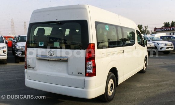 Acheter Import Voiture Toyota Hiace Blanc à Import - Dubai, Ouganda Acheter Import Voiture Toyota Hiace Blanc à Import - Dubai, Ouganda