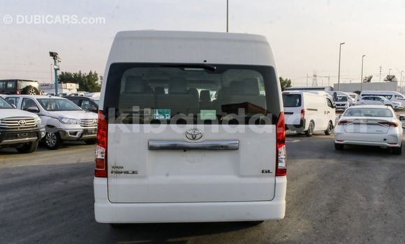 Acheter Import Voiture Toyota Hiace Blanc à Import - Dubai, Ouganda Acheter Import Voiture Toyota Hiace Blanc à Import - Dubai, Ouganda