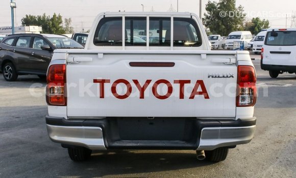Acheter Import Voiture Toyota Hilux Blanc à Import - Dubai, Ouganda Acheter Import Voiture Toyota Hilux Blanc à Import - Dubai, Ouganda