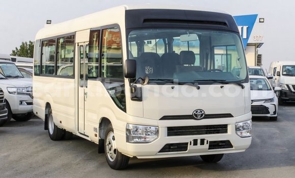 Acheter Import Voiture Toyota Coaster Blanc à Import - Dubai, Ouganda Acheter Import Voiture Toyota Coaster Blanc à Import - Dubai, Ouganda