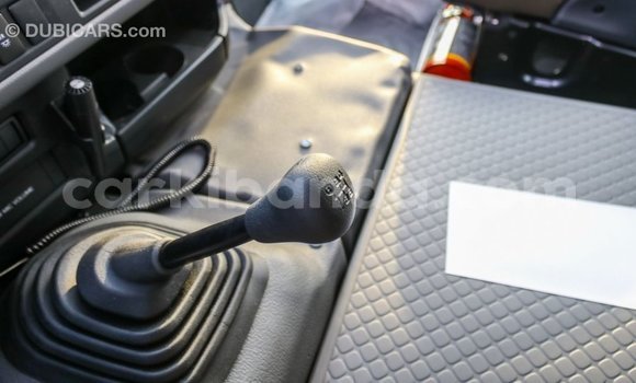 Acheter Import Voiture Toyota Coaster Blanc à Import - Dubai, Ouganda Acheter Import Voiture Toyota Coaster Blanc à Import - Dubai, Ouganda