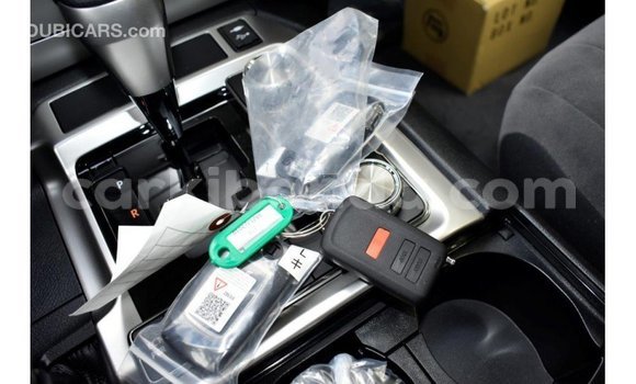 Acheter Import Voiture Toyota Land Cruiser Noir à Import - Dubai, Ouganda Acheter Import Voiture Toyota Land Cruiser Noir à Import - Dubai, Ouganda