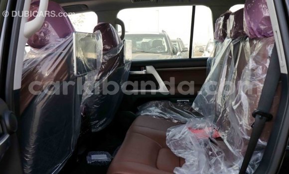 Acheter Import Voiture Toyota Land Cruiser Noir à Import - Dubai, Ouganda Acheter Import Voiture Toyota Land Cruiser Noir à Import - Dubai, Ouganda