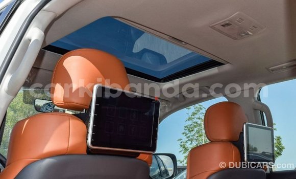 Acheter Import Voiture Toyota Land Cruiser Blanc à Import - Dubai, Ouganda Acheter Import Voiture Toyota Land Cruiser Blanc à Import - Dubai, Ouganda