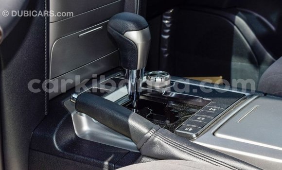Acheter Import Voiture Toyota Land Cruiser Noir à Import - Dubai, Ouganda Acheter Import Voiture Toyota Land Cruiser Noir à Import - Dubai, Ouganda
