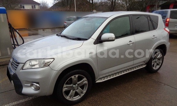 Gura Yakoze Toyota RAV4 Silver Imodoka i Kampala mu Uganda Gura Yakoze Toyota RAV4 Silver Imodoka i Kampala mu Uganda