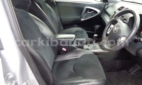 Gura Yakoze Toyota RAV4 Silver Imodoka i Kampala mu Uganda Gura Yakoze Toyota RAV4 Silver Imodoka i Kampala mu Uganda