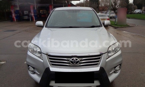 Gura Yakoze Toyota RAV4 Silver Imodoka i Kampala mu Uganda Gura Yakoze Toyota RAV4 Silver Imodoka i Kampala mu Uganda