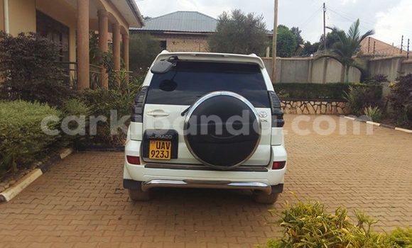 Nunua Ilio tumika Toyota Prado Nyeupe Gari ndani ya Kampala nchini Uganda Nunua Ilio tumika Toyota Prado Nyeupe Gari ndani ya Kampala nchini Uganda