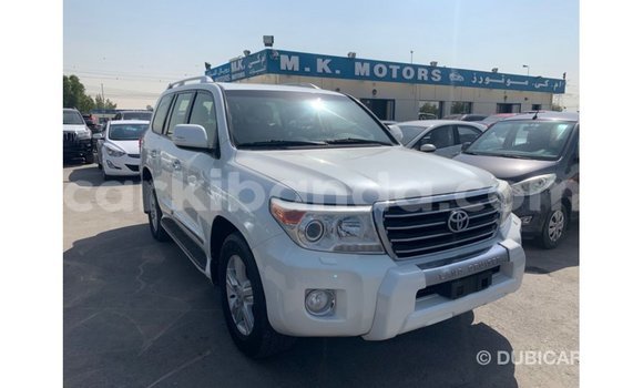 Gura Imported Toyota Land Cruiser White Imodoka i Import - Dubai mu Uganda Gura Imported Toyota Land Cruiser White Imodoka i Import - Dubai mu Uganda
