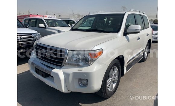 Gura Imported Toyota Land Cruiser White Imodoka i Import - Dubai mu Uganda Gura Imported Toyota Land Cruiser White Imodoka i Import - Dubai mu Uganda