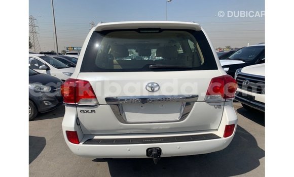 Gura Imported Toyota Land Cruiser White Imodoka i Import - Dubai mu Uganda Gura Imported Toyota Land Cruiser White Imodoka i Import - Dubai mu Uganda