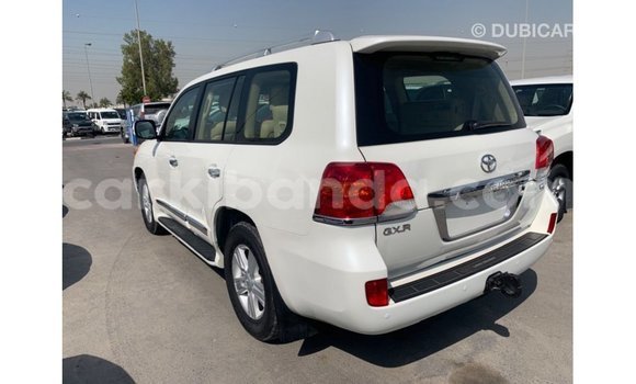Gura Imported Toyota Land Cruiser White Imodoka i Import - Dubai mu Uganda Gura Imported Toyota Land Cruiser White Imodoka i Import - Dubai mu Uganda