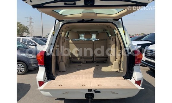 Gura Imported Toyota Land Cruiser White Imodoka i Import - Dubai mu Uganda Gura Imported Toyota Land Cruiser White Imodoka i Import - Dubai mu Uganda