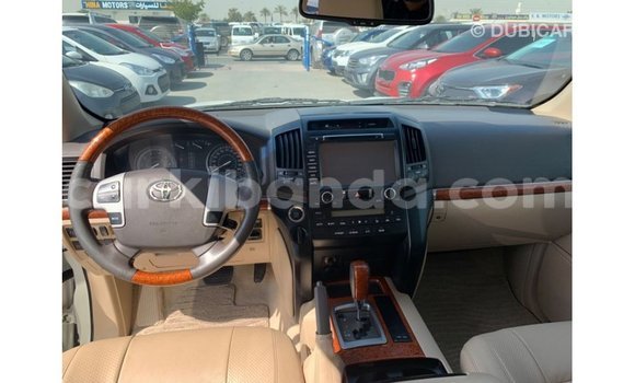 Gura Imported Toyota Land Cruiser White Imodoka i Import - Dubai mu Uganda Gura Imported Toyota Land Cruiser White Imodoka i Import - Dubai mu Uganda