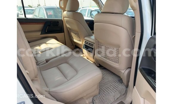 Gura Imported Toyota Land Cruiser White Imodoka i Import - Dubai mu Uganda Gura Imported Toyota Land Cruiser White Imodoka i Import - Dubai mu Uganda