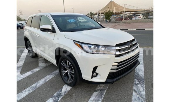 Gura Imported Toyota Highlander White Imodoka i Import - Dubai mu Uganda Gura Imported Toyota Highlander White Imodoka i Import - Dubai mu Uganda
