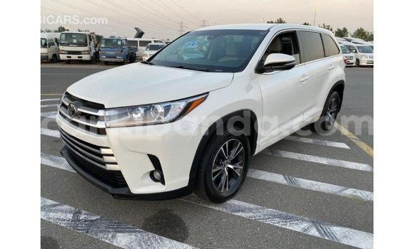 Gura Imported Toyota Highlander White Imodoka i Import - Dubai mu Uganda Gura Imported Toyota Highlander White Imodoka i Import - Dubai mu Uganda